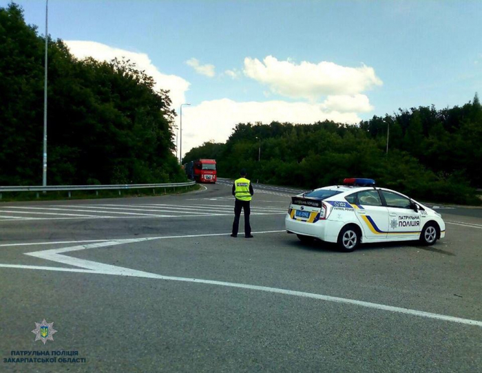 Закарпатська поліція розвіює фейк про "засипані снігом перевали"