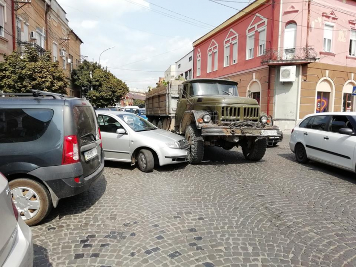 Потрійна ДТП трапилася сьогодні у центрі Мукачева