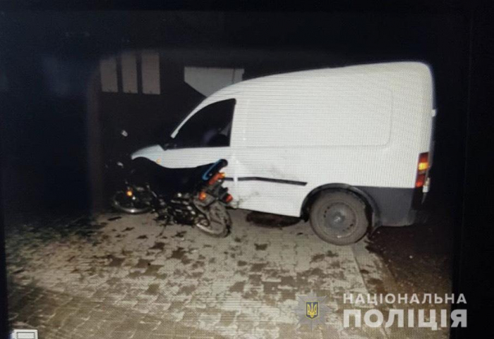 Автопригода в Рахові за участі байка та іномарки поклала на лікарняне ліжко 23-річну дівчину