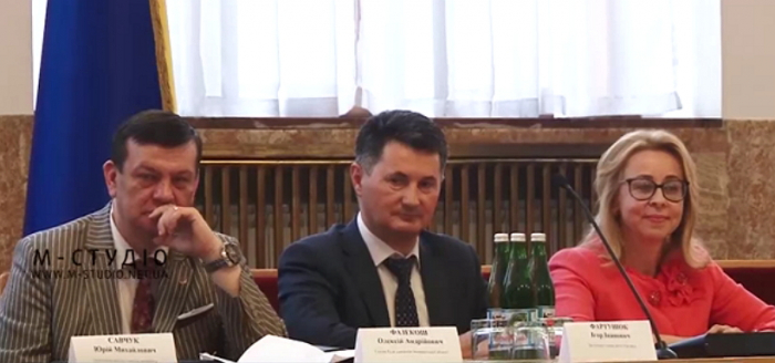 Сьогодні в Ужгороді на адресу нотаріусів пролунало чимало приємних слів, привітань та аплодисментів
