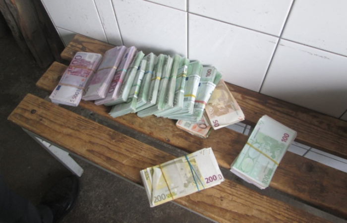 Митарі Угорщини знайшли у нашого співвітчизника євровалюти на триста тисяч!