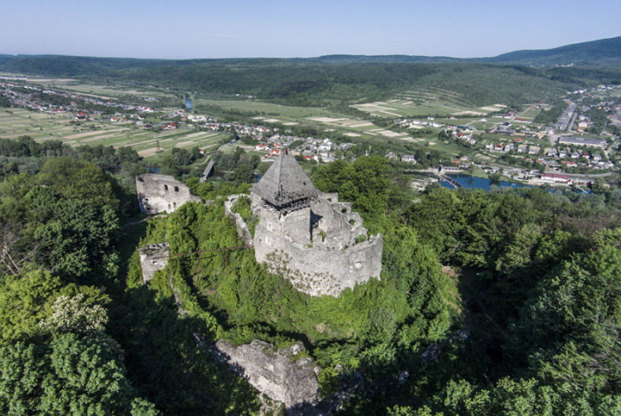 Срібна Земля. Замки, парки, гори, полонини...