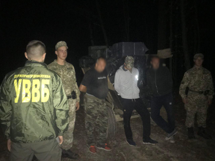 Закарпатське "тріо" на підводі "рвонуло" через кордон до сусідів-румун!