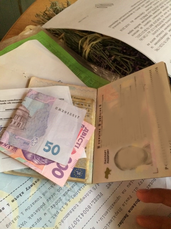 Українські гривні закарпатського митника не спокусили!