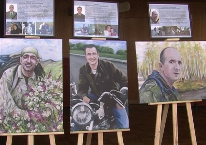 Виставку «Невидима варта» та виставу-реквієм «Війна без строку» презентували в Ужгороді