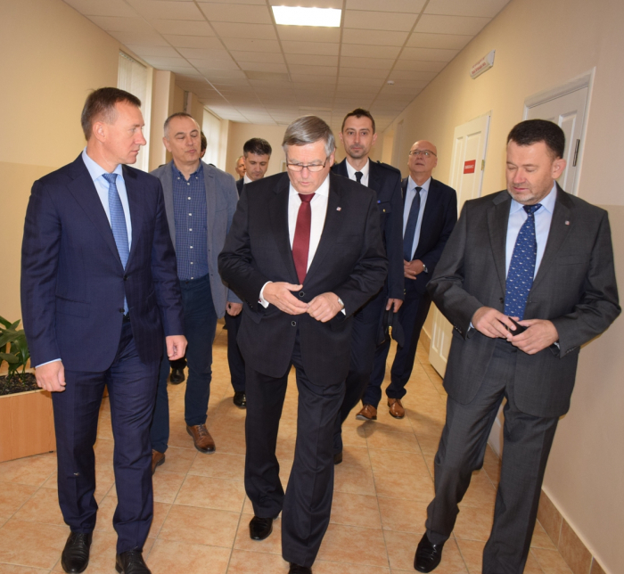Гості з Височини відвідали дитячу лікарню в Ужгороді, будівля якої зведена за часів Чехословаччини