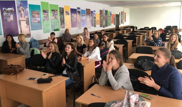 Вечірку для першокурсників «Say "Hello"» влаштували на філфаку УжНУ