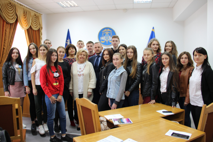 Уже добра традиція: студенти УжНУ навідались до Головного управління ДФС Закарпаття