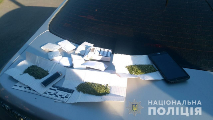 Поліція Перечинщини затримала неповнолітнього зі "звеселяючою" травичкою