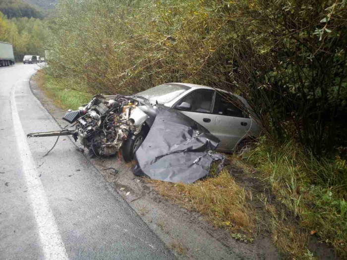 ДТП на Воловеччині: рятувальники попередили вибух Daewoo Lanos, через витік газу з установки