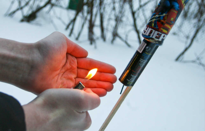 Трагічне святкування: у Мукачеві 18-річний хлопець втратив зір після вибуху салюту