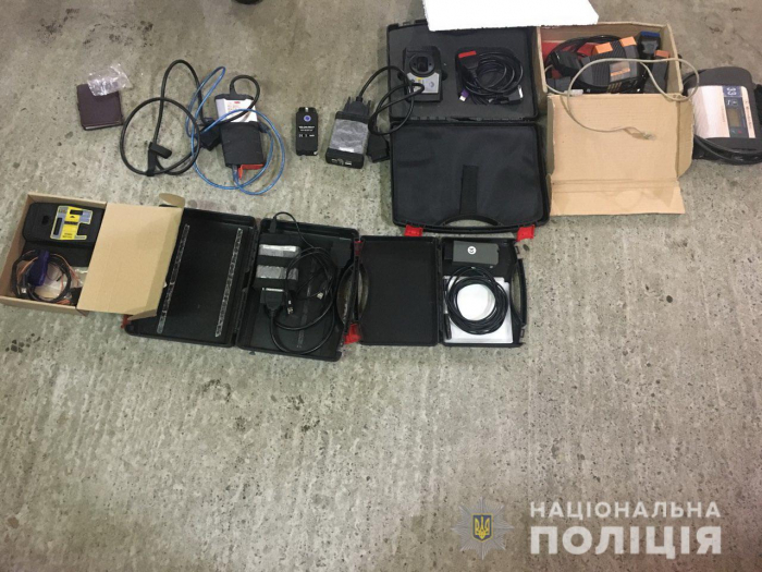 Поліцейські вилучили в закарпатця спецобладнання для протиправної діяльності