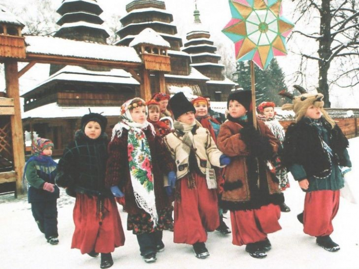 Свята тривають: як на Закарпатті діти вертепували (ВІДЕО)