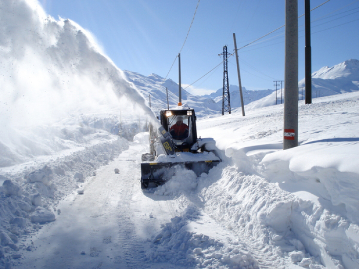 У них, і в нас: як прибирають сніг з доріг у світі, і в Закарпатті (ВІДЕО)