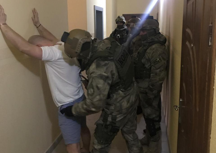 Мукачівцю не вдалося сховати зброю в помешканні – поліція знайшла (ФОТО)