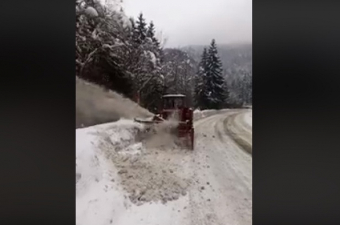 Синевирський перевал від снігу взялися чистити ротором (ВІДЕО)