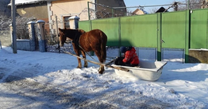 У закарпатському містечку влаштували тест-драйв... старій ванні