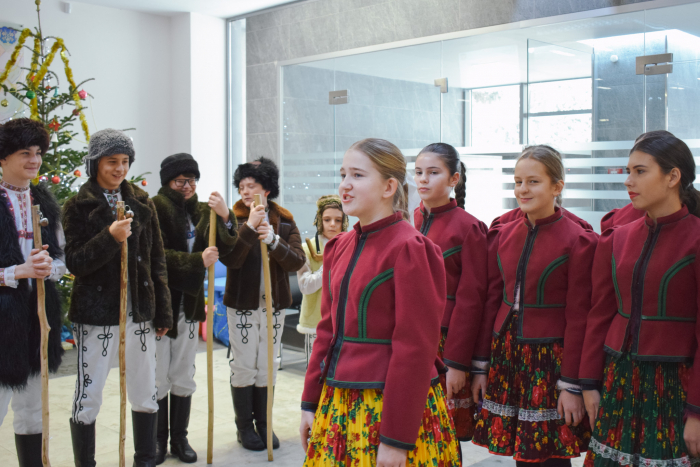 Юні словаки завітали з колядою й вертепом до Ужгорода