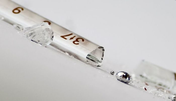 В Ужгороді розбили ртутний термометр! А ви знаєте, що робити в такій ситуації?