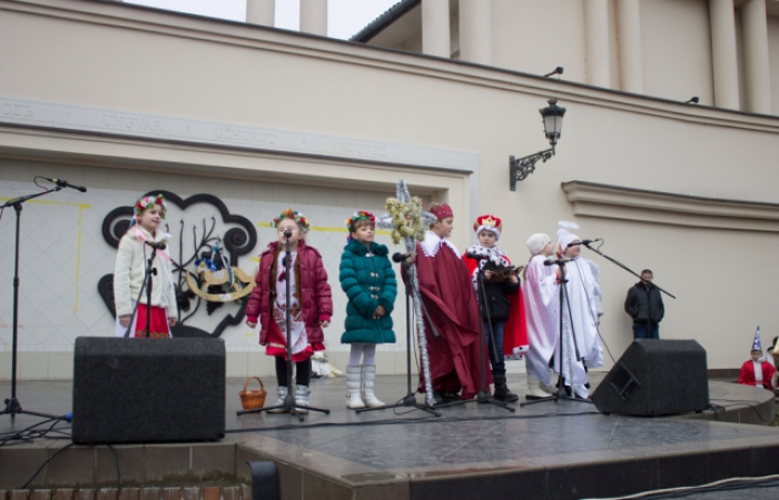 Сьогодні в Ужгороді продовжують гучно колядувати (ВІДЕО)