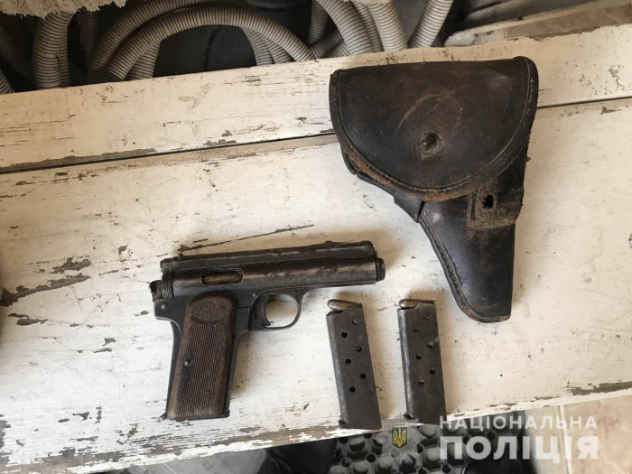 Триває Місячник добровільної здачі зброї: до поліції вже принесли 144 одиниці зброї