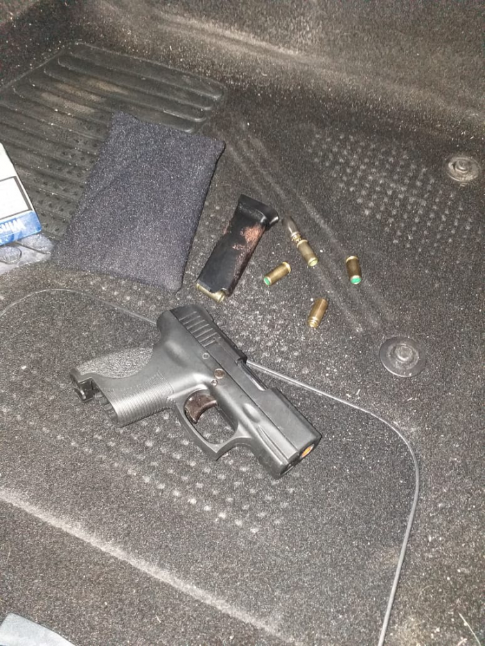 Закарпатські митники затримали українця, який намагався вивезти пістолет і набої до нього