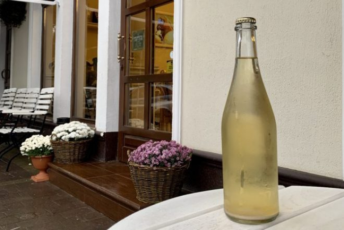 На Закарпатті створили вино за технологію 500-річної давнини Methode Ancestral