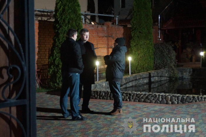 Вибух на подвір'ї мукачівки – поліція встановлює всі обставини