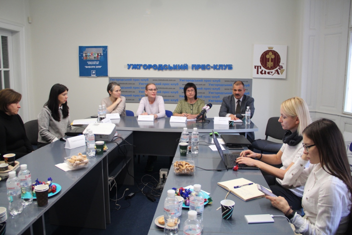 В Ужгороді обговорили, чи варто переселенцям боятися за свою пенсію