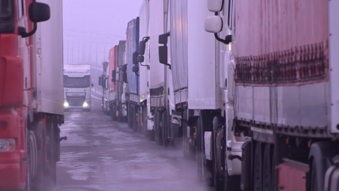 Черги вантажівок, що їдуть до ЄС, на Закарпатті не зникають