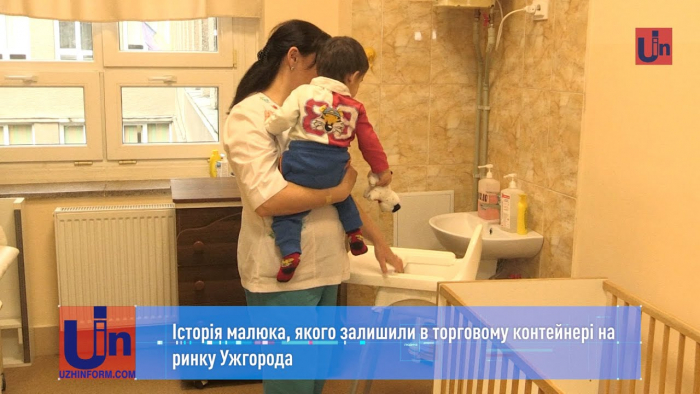 В Ужгороді на ринку жінка залишила дитину в... торговому контейнері (ВІДЕО)