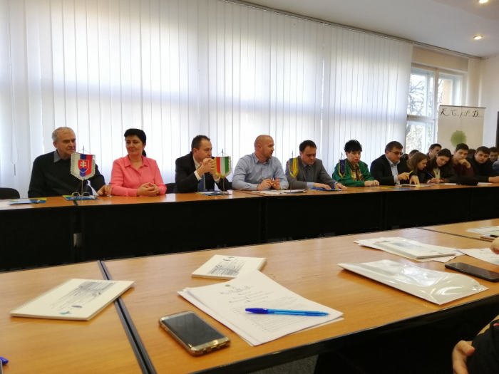 Закарпатським абітурієнтам розповіли про особливості вибору майбутнього фаху: куди варто вступати? 