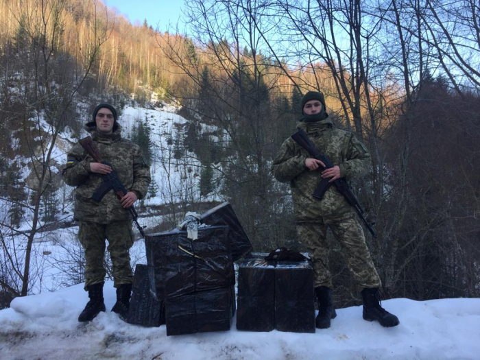 "Невловимі" контрабандисти знову втекли від закарпатських прикордонників, однак, без цигарок
