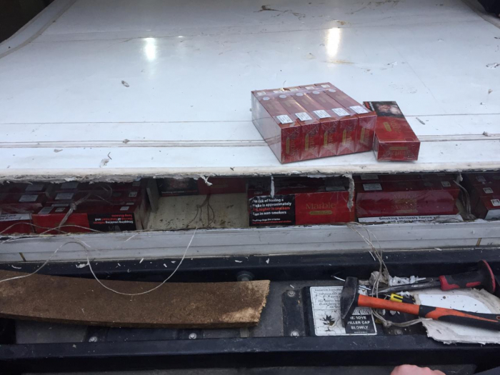 На Закарпатті виявили велику партію тютюнової контрабанди у вантажівці (ФОТО, ВІДЕО)