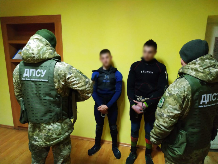 На березі Тиси в Закарпатті прикордонники затримали юних "водолазів-моржів" (ВІДЕО)