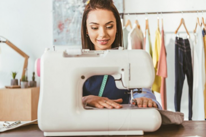 На Закарпатті роботодавці шукають швачок та в’язальників джґутів: платять 6000 гривень