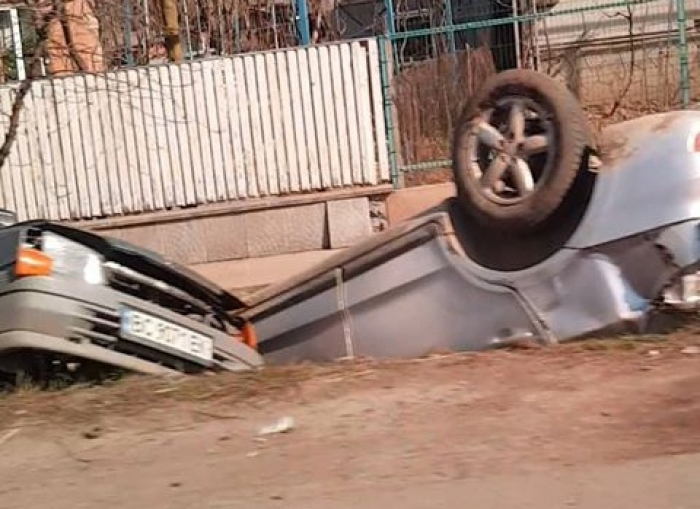 Жахлива ДТП на Мукачівщині: два легковики опинилися в кюветі (ФОТО, ВІДЕО)