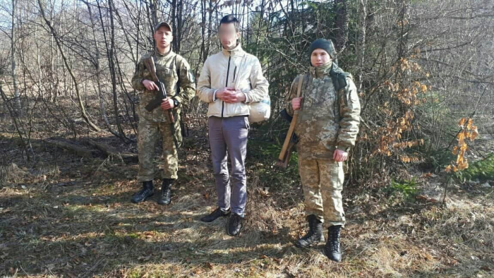 Пробирався горами до дівчини в Київ: на Закарпатті затримали угорця-нелегала