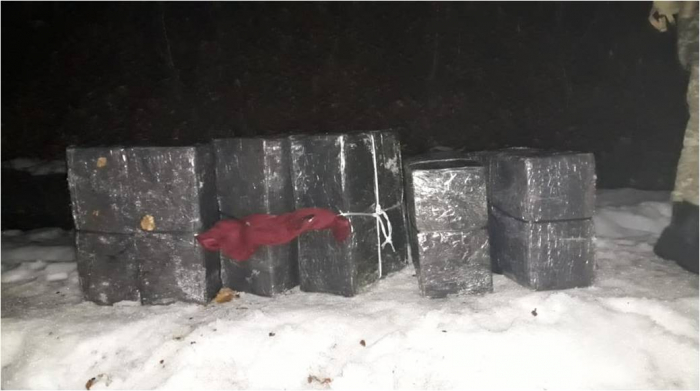 Прикордонники на Закарпатті "зловили" контрабандні цигарки, контрабандисти – втекли