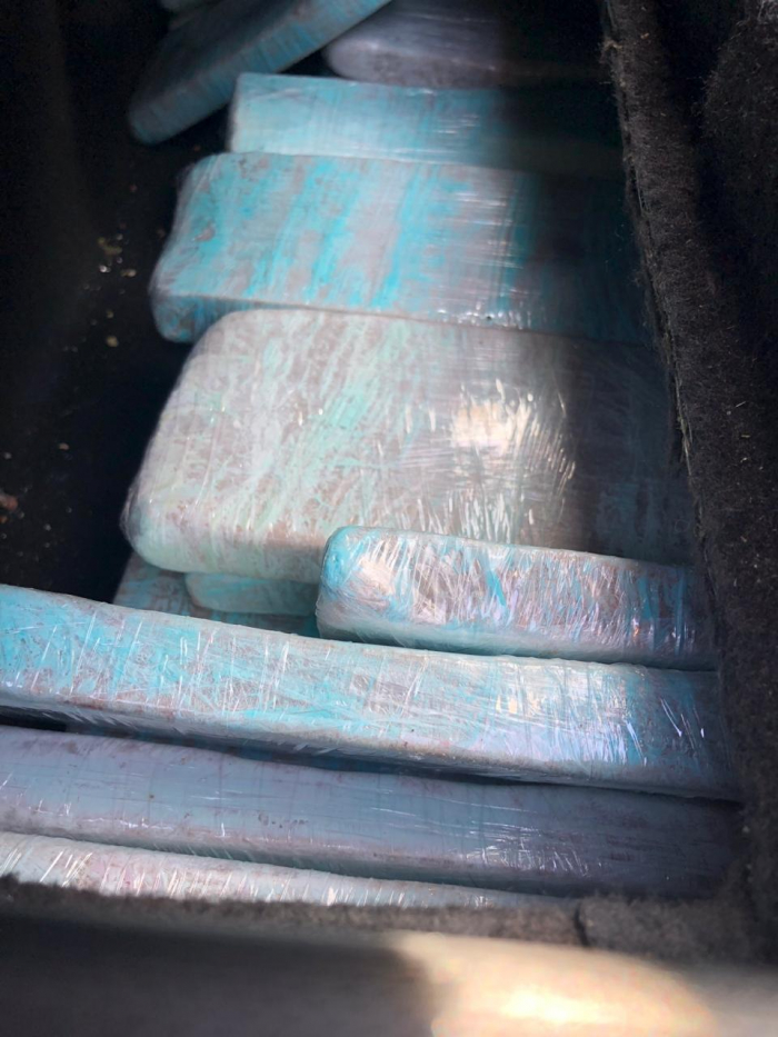 Оголошено про підозру іноземцю, якого затримали при спробі контрабанди понад 30 кг героїну