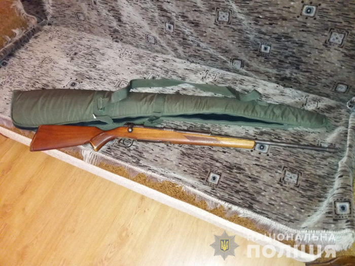 Обшук житла в мешканця села на Іршавщині: дві рушниці й близько ста боєприпасів