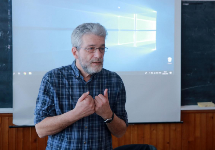 Про журналістику й пропаганду в час війни закарпатським медійникам розповідав Андрій Куликов