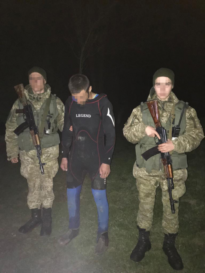 Сушею, повітрям, водою: цигаркова контрабанда на Закарпатті (ФОТО, ВІДЕО)