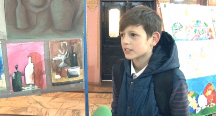 Виставка малюнків на великодню тематику відкрилась у філармонії в Ужгороді