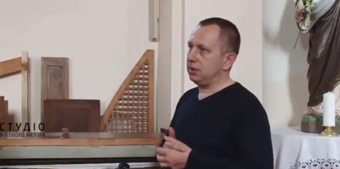 Знову зазвучить: єдиний на три області майстер лагодить орган в Сторожниці, під Ужгородом