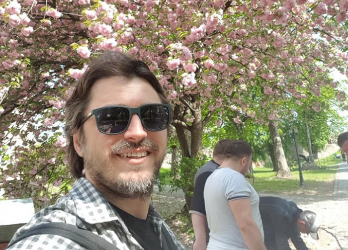 Селфі з ужгородською сакурою: не втримався навіть Сергій Притула (ФОТО)