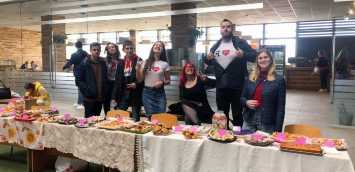 З любов’ю в серці: в Ужгороді студенти-філологи влаштували благодійний ярмарок