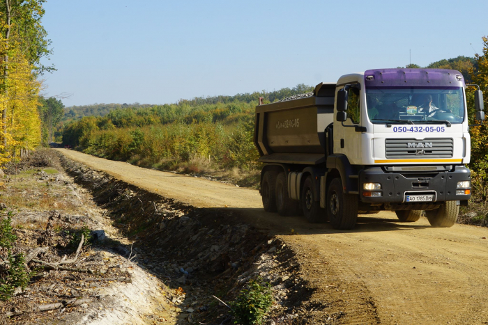 Закарпатські лісівники показали, як розбудовують лісову дорожню інфраструктуру (ВІДЕО)