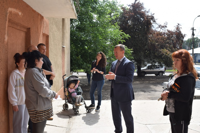 Підтоплення підвалів у одному з будинків Ужгорода: справу під свій контроль бере міський голова
