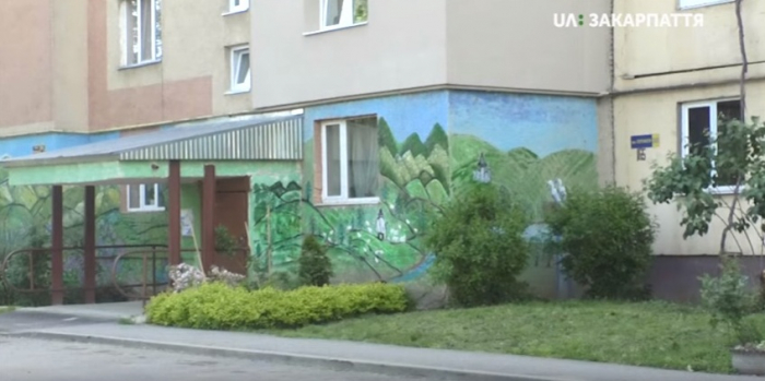 "Народний" мурал з’явився на одній з багатоповерхівок в Ужгороді (ВІДЕО)